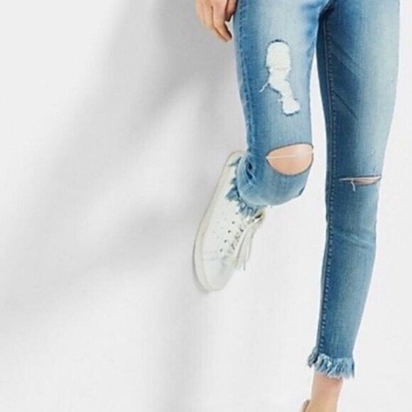 Express Women’s Size 6P Stretch Cropped Frayed Distressed Mid Rise Legging Jean - Picture 2 of 9
